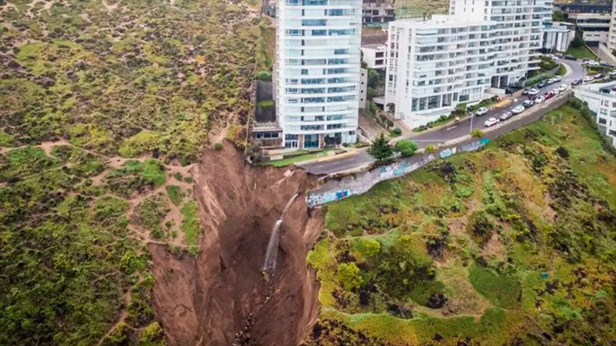 Chile 200 evacuados en edificios por un socavón provocado por las