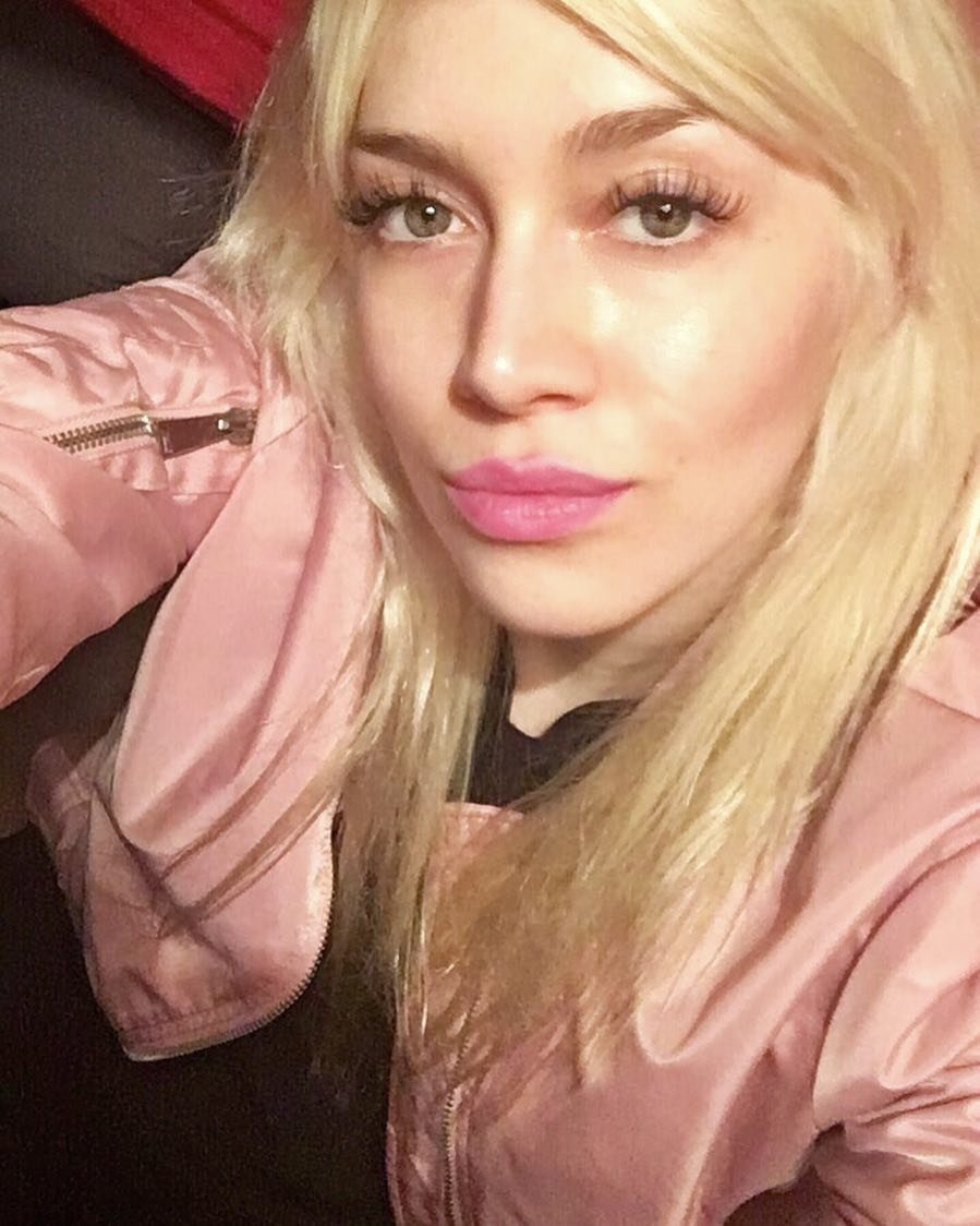 Militta Bora. Entre fotos y nuevo disco.
