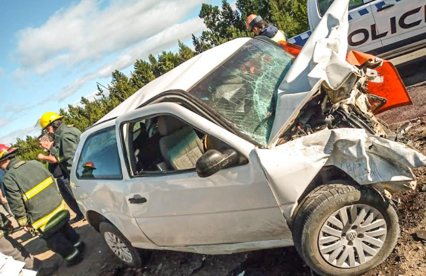 UN MUERTO Y CUATRO HERIDOS. Choque frontal en la Ruta 40 ...